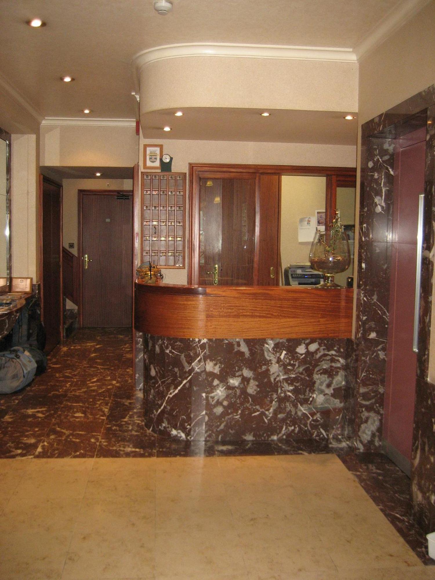 Hotel La Porte de France Bouillon Exterior foto