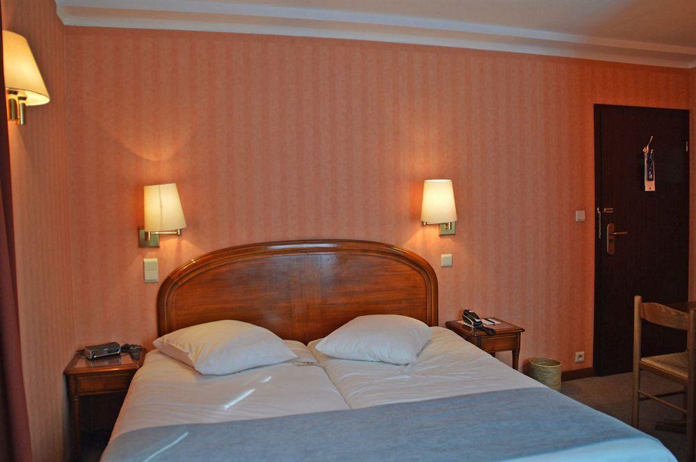 Hotel La Porte de France Bouillon Exterior foto