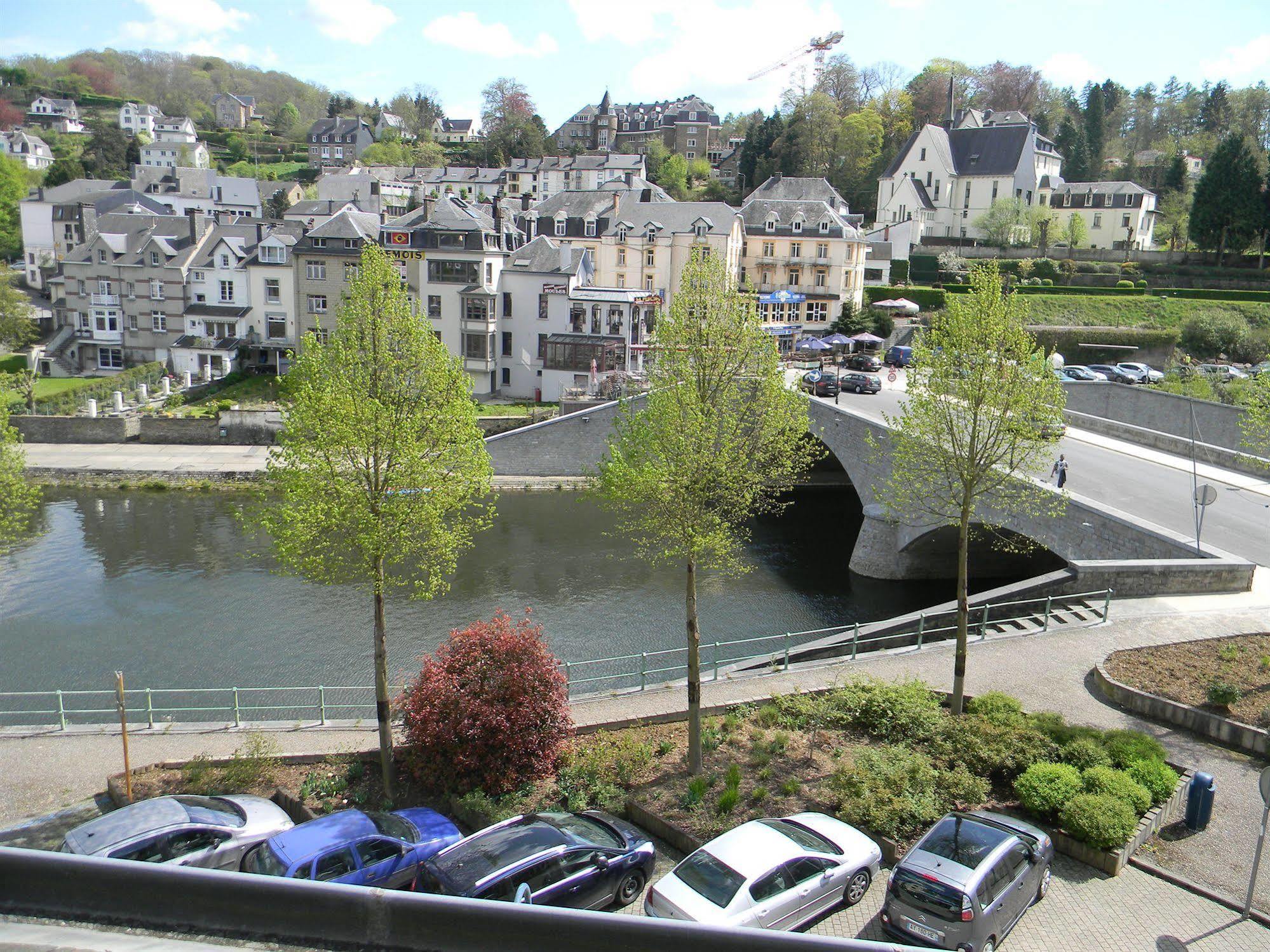Hotel La Porte de France Bouillon Exterior foto